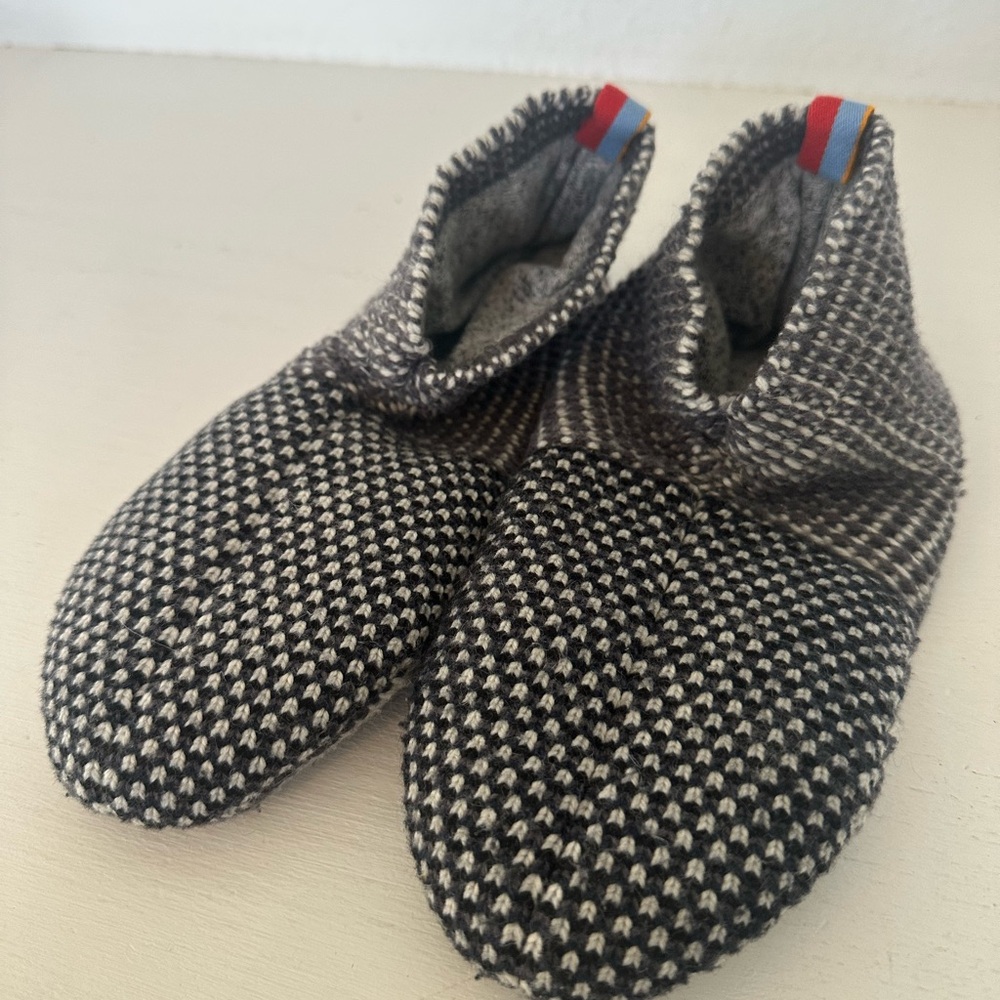 Bombas Women Gripper Slippers size S